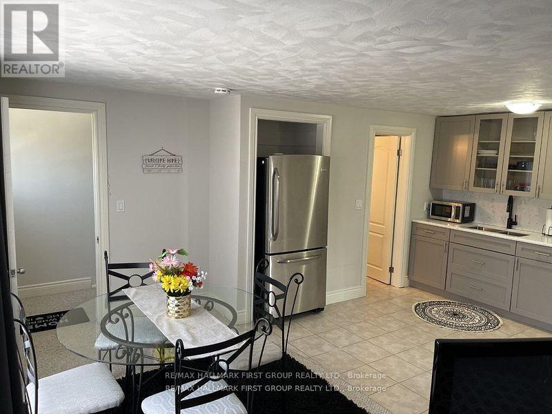 Upper - 26 Whiting Avenue, Oshawa, Ontario  L1H 3T3 - Photo 8 - E12533436