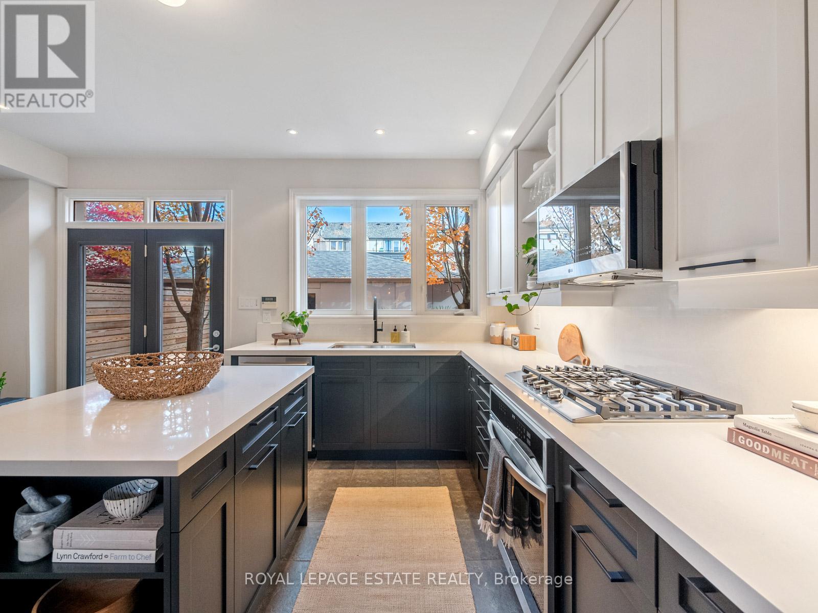 53 Northern Dancer Boulevard, Toronto, Ontario  M4L 3Z8 - Photo 14 - E12533466