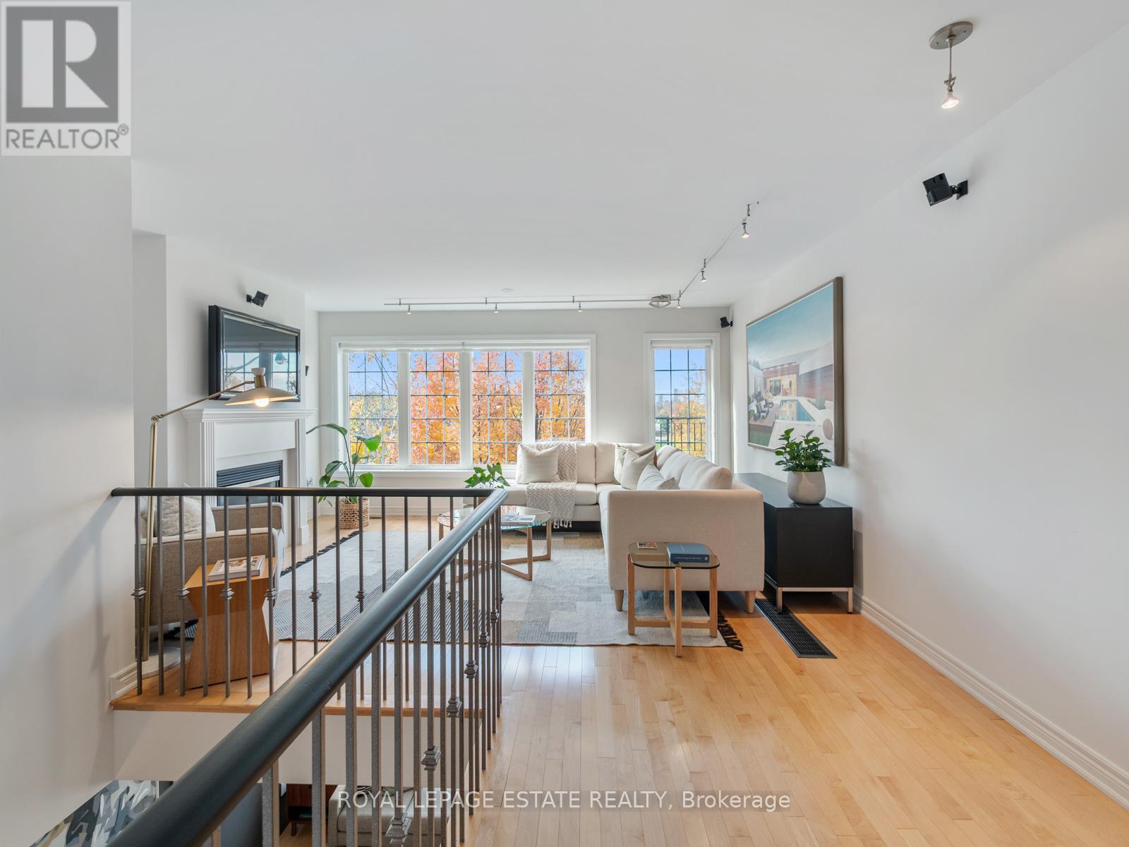 53 Northern Dancer Boulevard, Toronto, Ontario  M4L 3Z8 - Photo 17 - E12533466