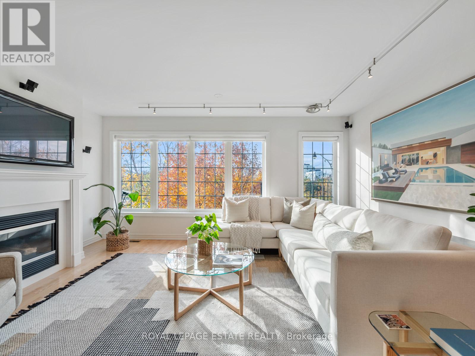 53 Northern Dancer Boulevard, Toronto, Ontario  M4L 3Z8 - Photo 19 - E12533466