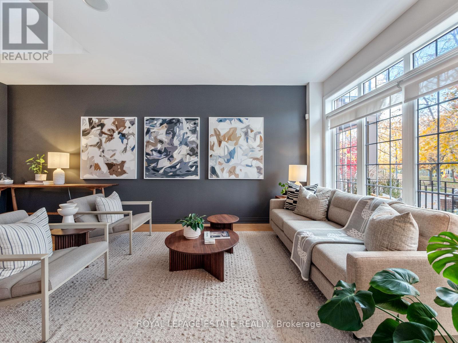 53 Northern Dancer Boulevard, Toronto, Ontario  M4L 3Z8 - Photo 5 - E12533466