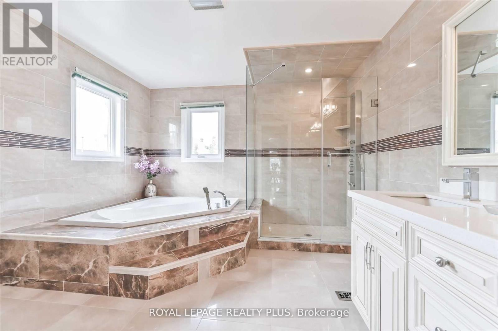 Main - 101 Valleymede Drive, Richmond Hill, Ontario  L4B 1T6 - Photo 14 - N12533352