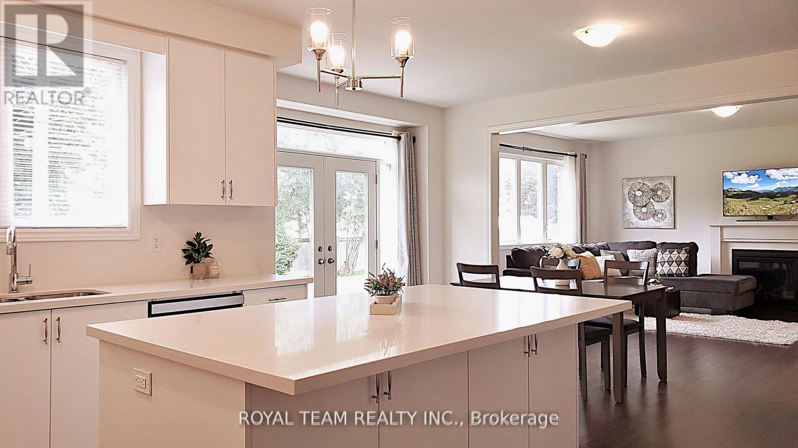 251 Danny Wheeler Boulevard, Georgina, Ontario  L4P 0J9 - Photo 17 - N12533370