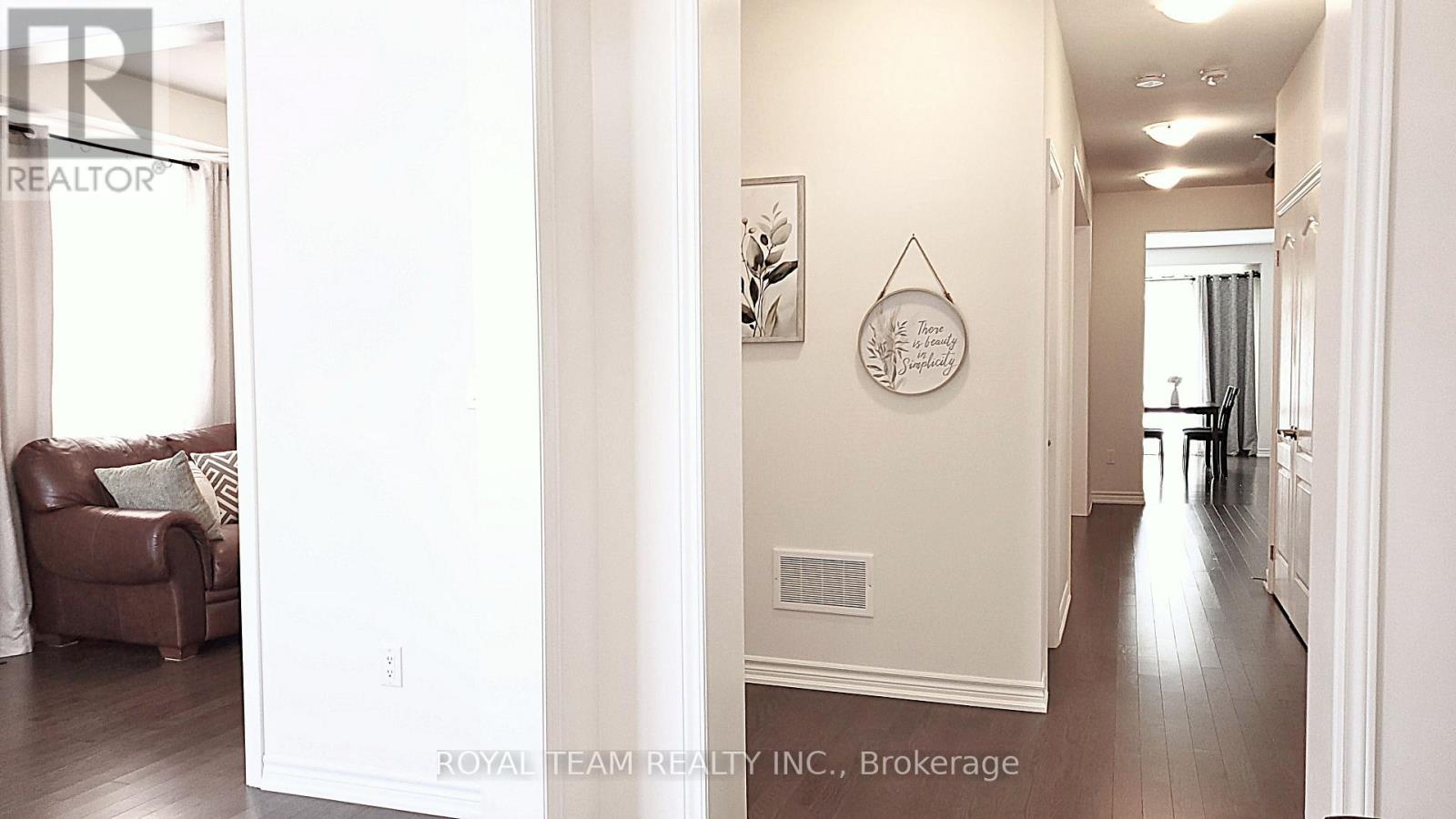 251 Danny Wheeler Boulevard, Georgina, Ontario  L4P 0J9 - Photo 4 - N12533370