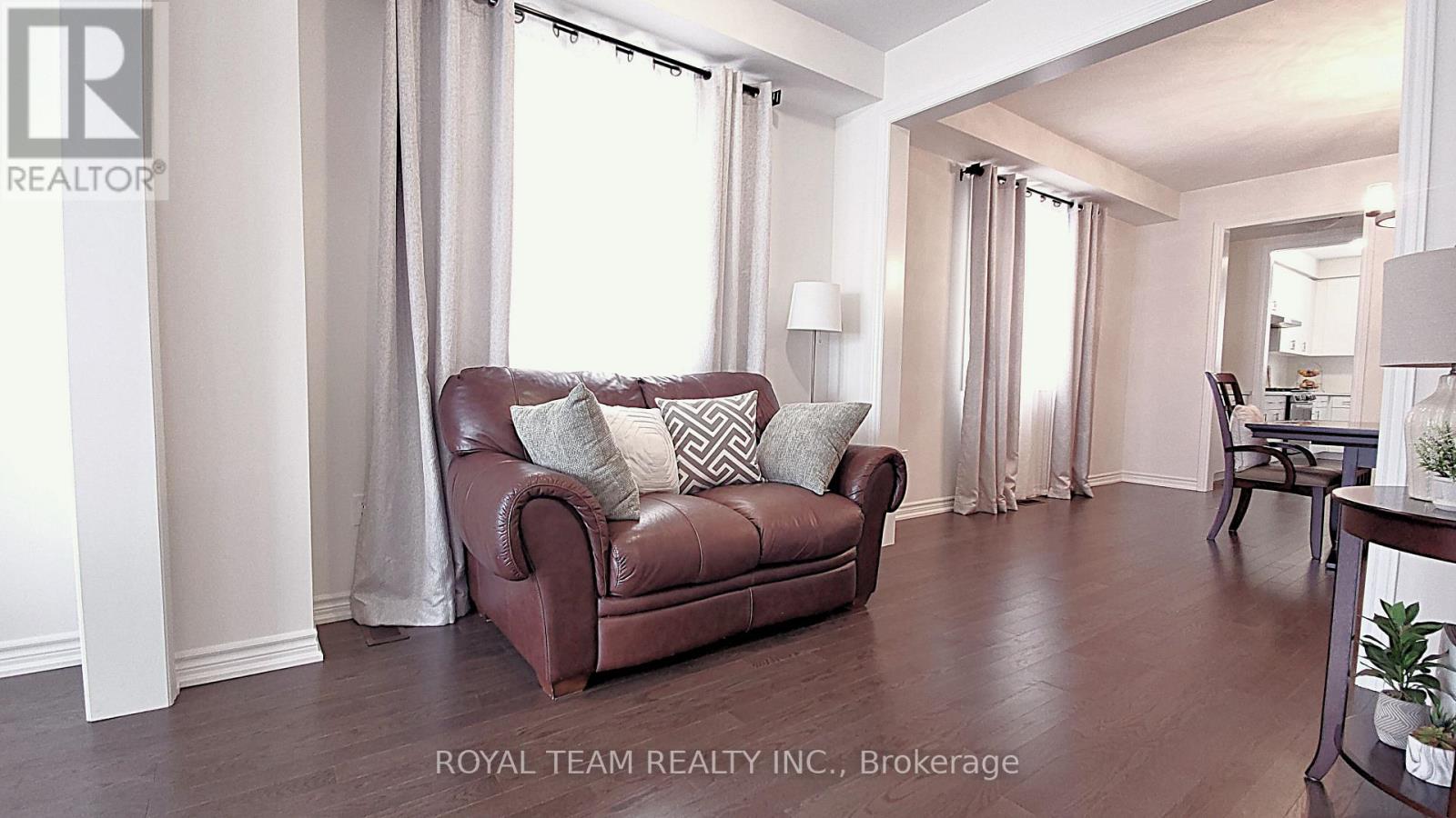 251 Danny Wheeler Boulevard, Georgina, Ontario  L4P 0J9 - Photo 6 - N12533370