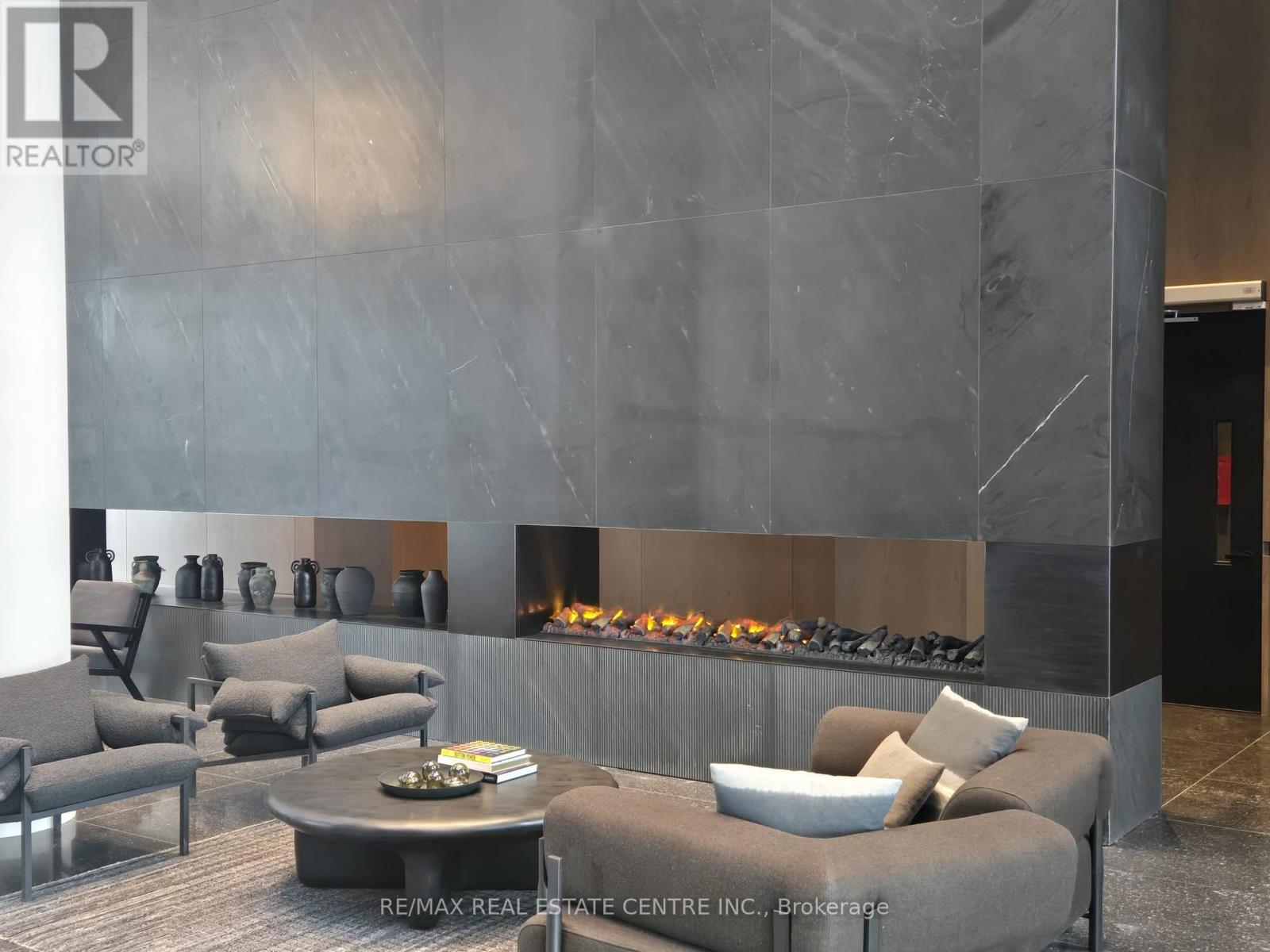 1109 - 8 Interchange Way, Vaughan, Ontario  L4K 5Z7 - Photo 10 - N12533428