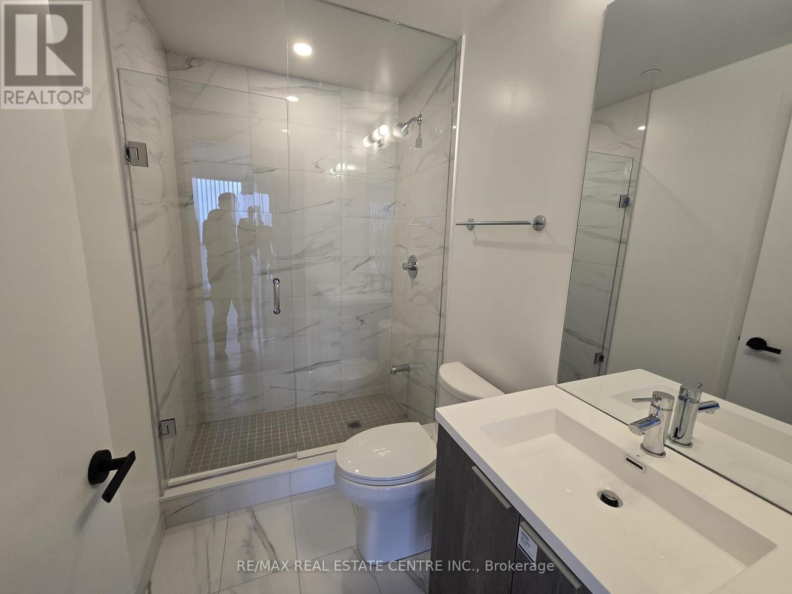 1109 - 8 Interchange Way, Vaughan, Ontario  L4K 5Z7 - Photo 6 - N12533428