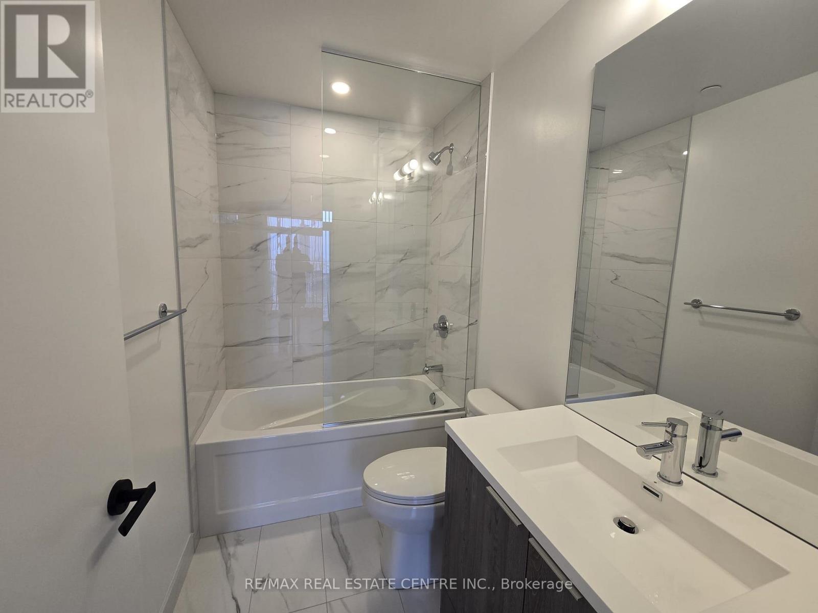 1109 - 8 Interchange Way, Vaughan, Ontario  L4K 5Z7 - Photo 7 - N12533428