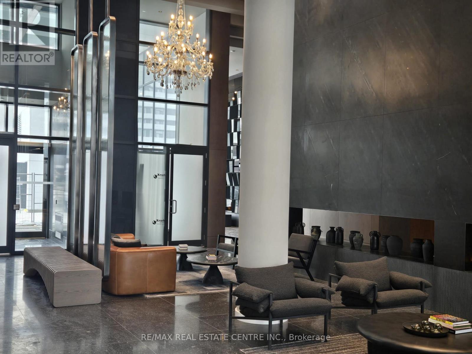 1109 - 8 Interchange Way, Vaughan, Ontario  L4K 5Z7 - Photo 9 - N12533428