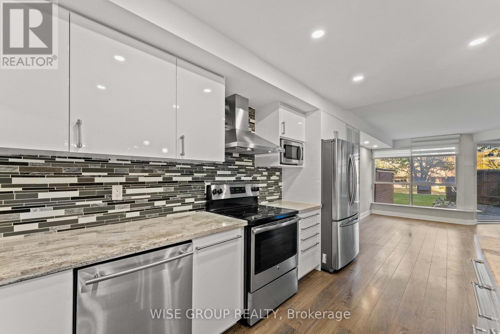 113 - 5 Weldrick Road W, Richmond Hill, Ontario  L4C 8S9 - Photo 11 - N12533498