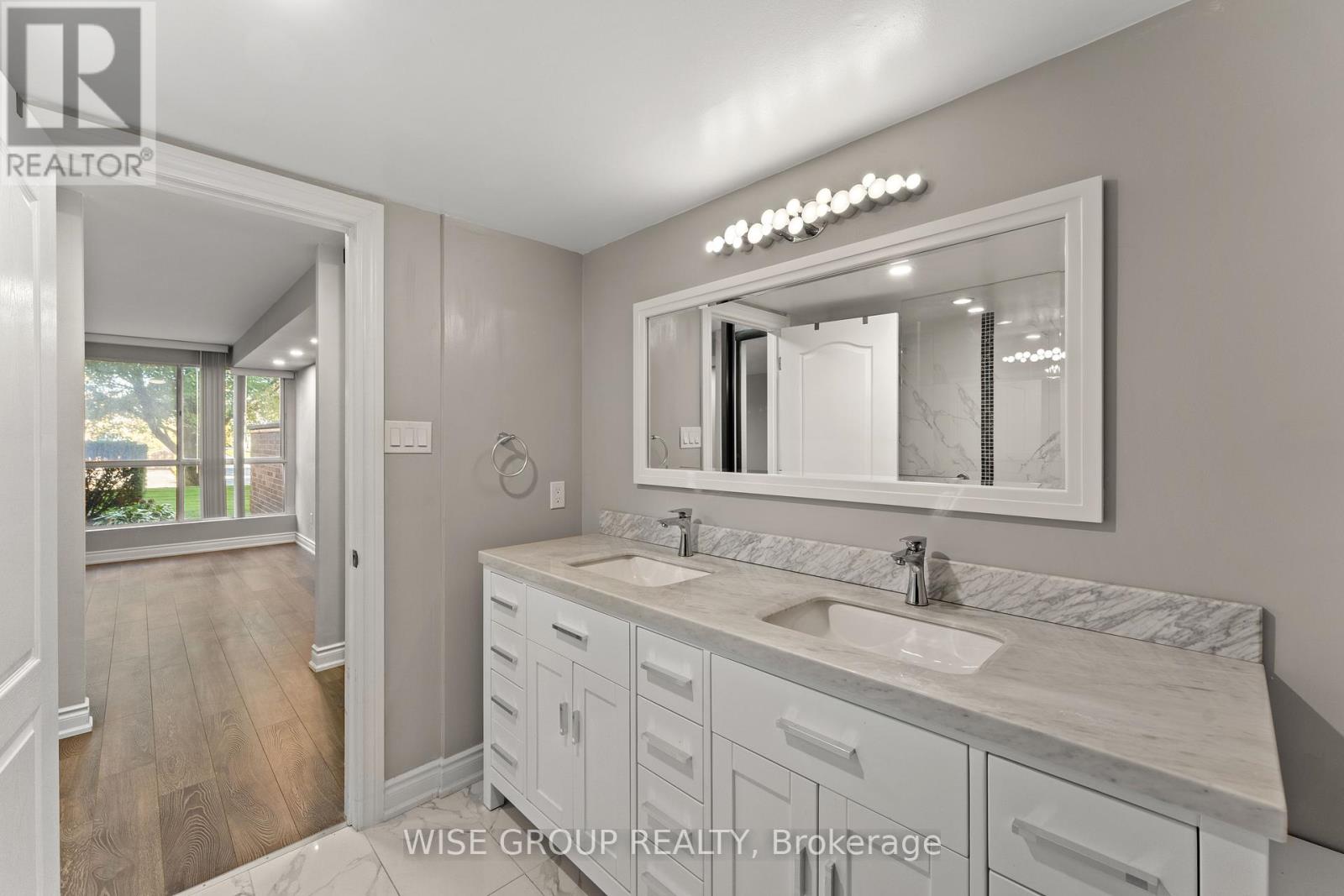 113 - 5 Weldrick Road W, Richmond Hill, Ontario  L4C 8S9 - Photo 31 - N12533498