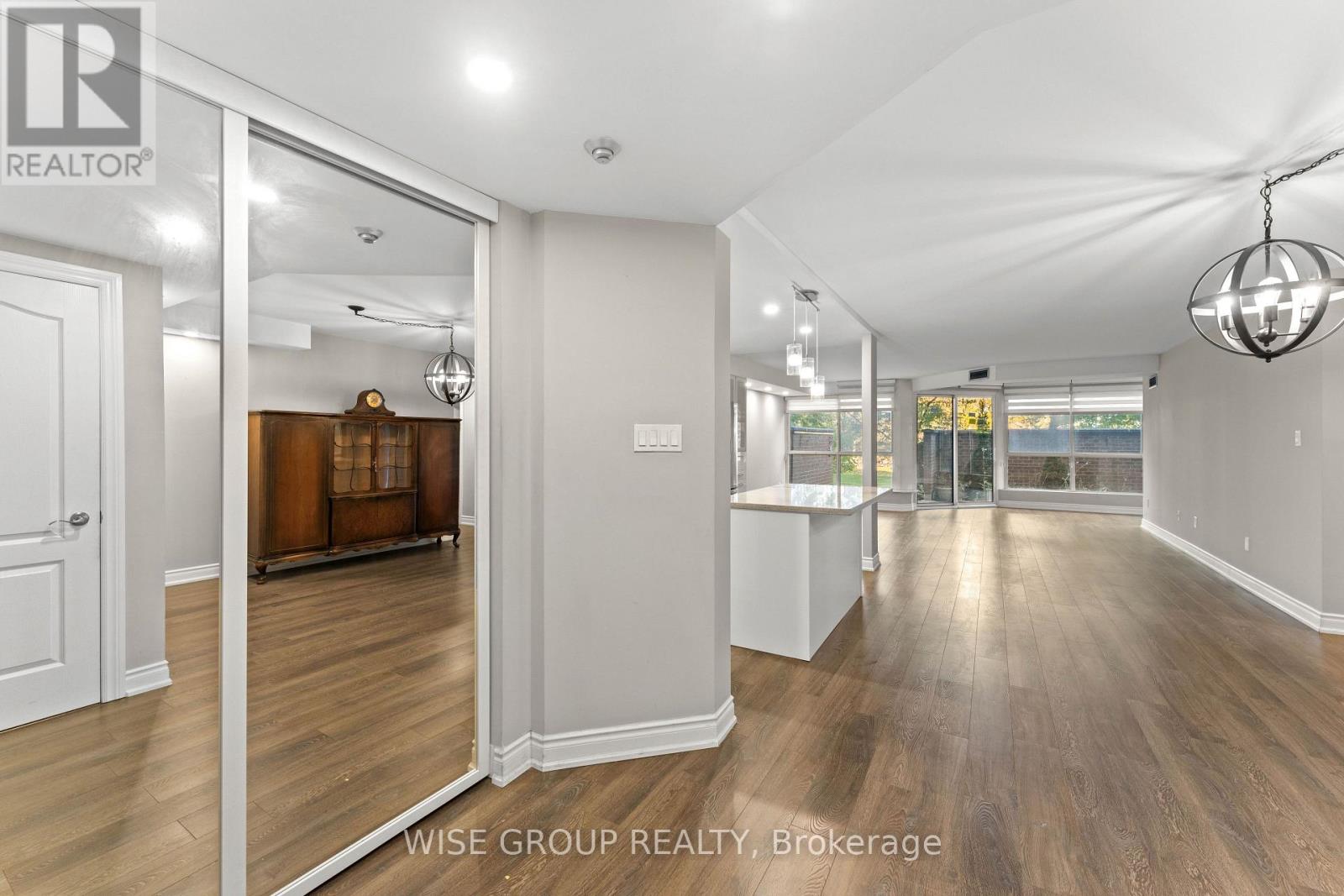 113 - 5 Weldrick Road W, Richmond Hill, Ontario  L4C 8S9 - Photo 4 - N12533498