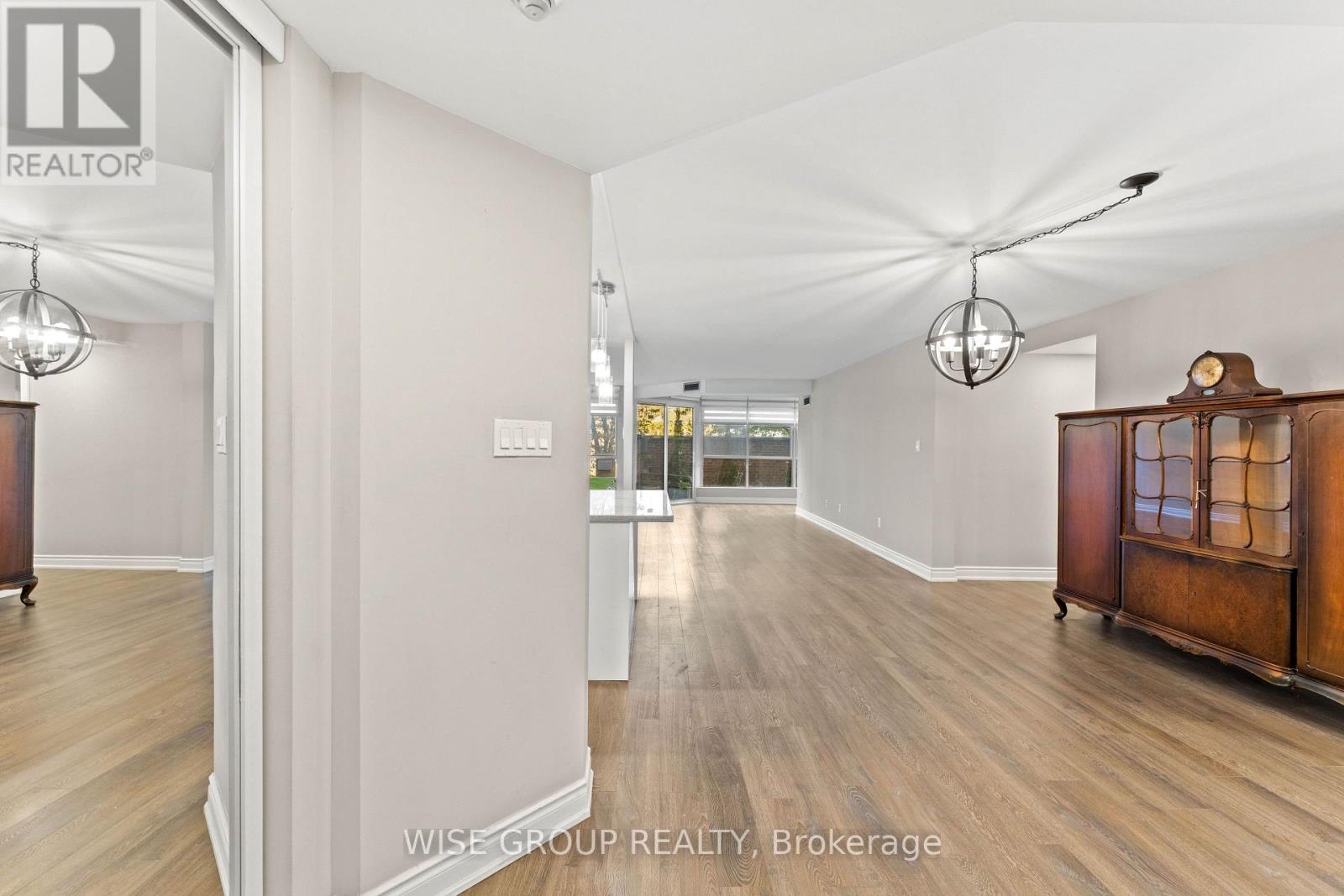 113 - 5 Weldrick Road W, Richmond Hill, Ontario  L4C 8S9 - Photo 5 - N12533498