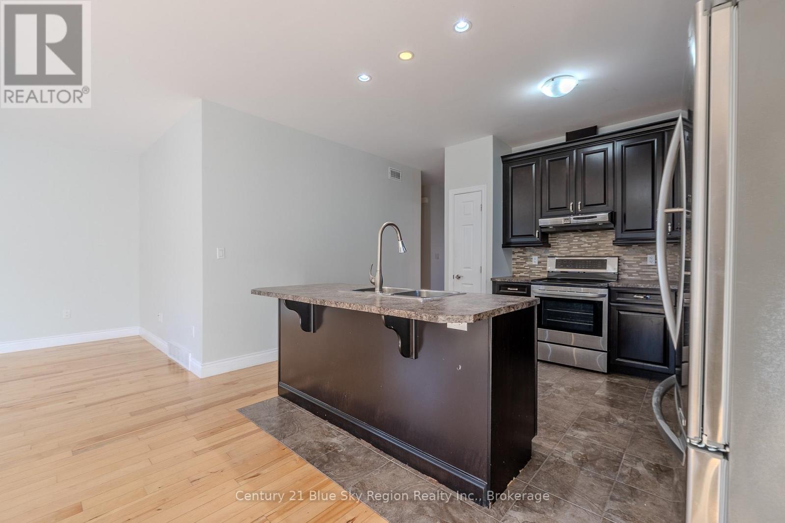 211 Thelma Avenue, North Bay (Ferris), Ontario  P1A 4M9 - Photo 10 - X12533550