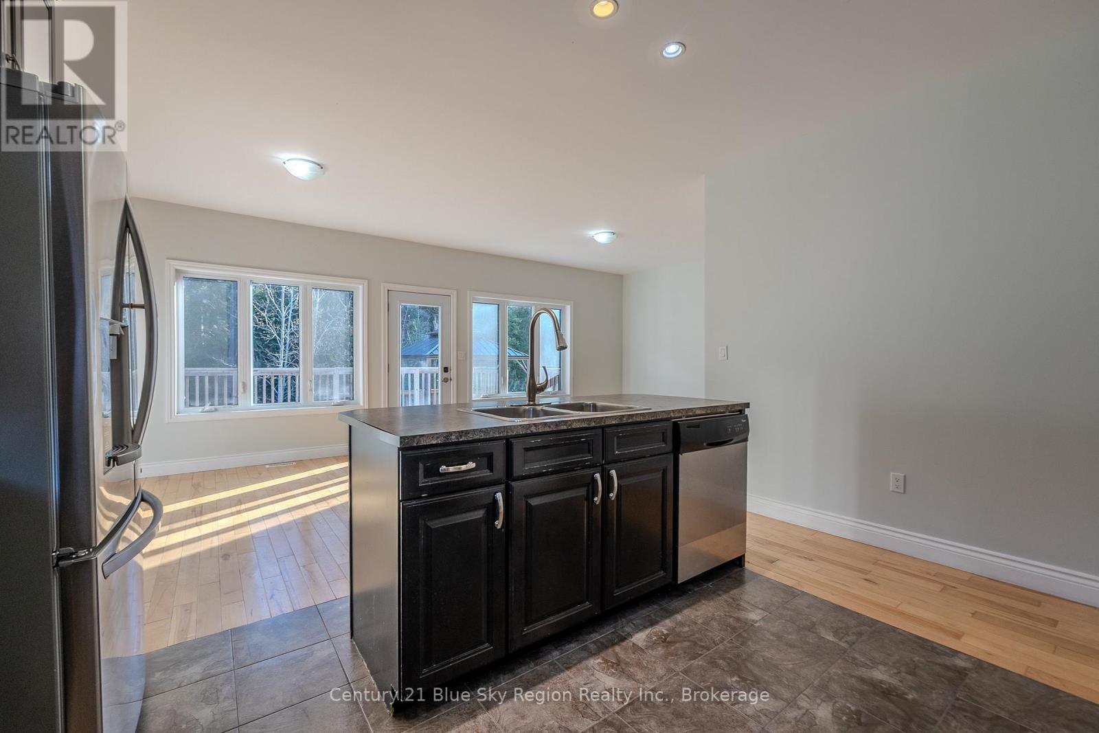 211 Thelma Avenue, North Bay (Ferris), Ontario  P1A 4M9 - Photo 12 - X12533550