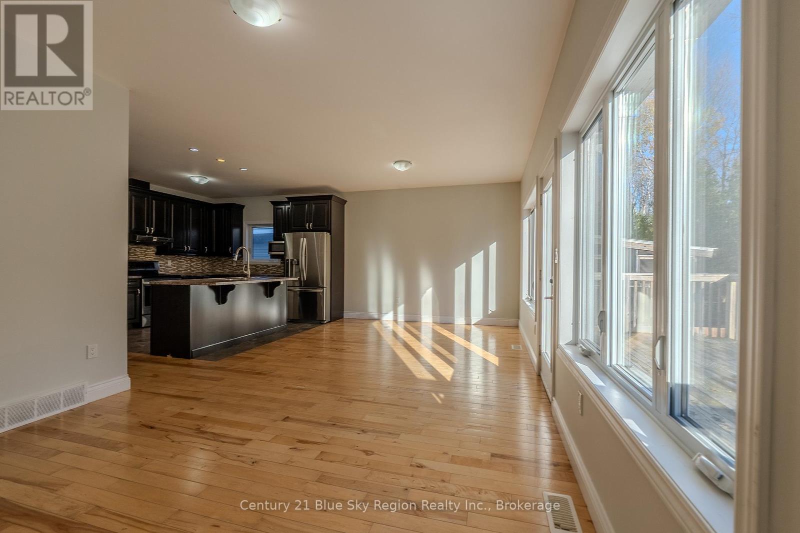 211 Thelma Avenue, North Bay (Ferris), Ontario  P1A 4M9 - Photo 13 - X12533550