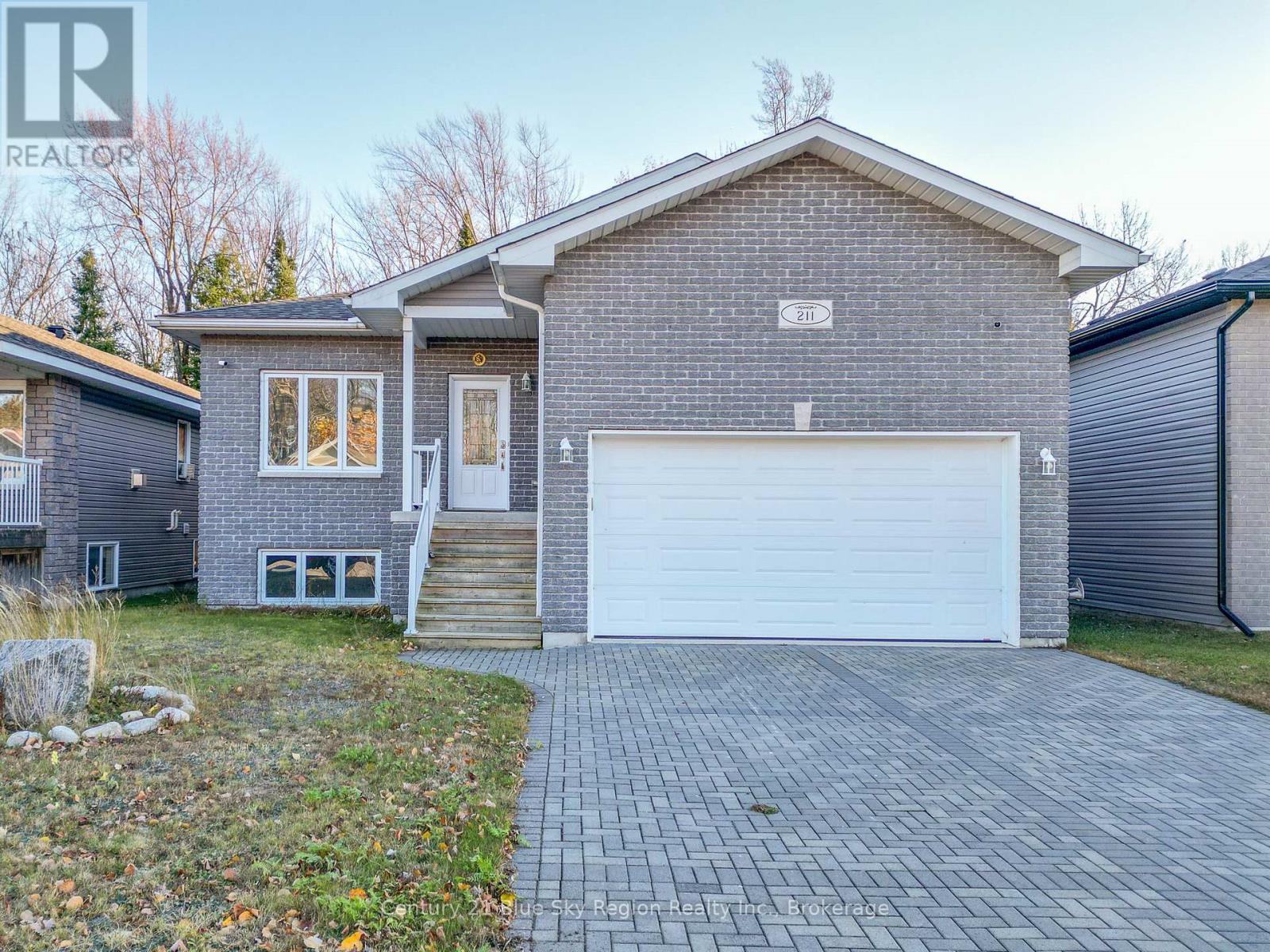 211 Thelma Avenue, North Bay (Ferris), Ontario  P1A 4M9 - Photo 2 - X12533550