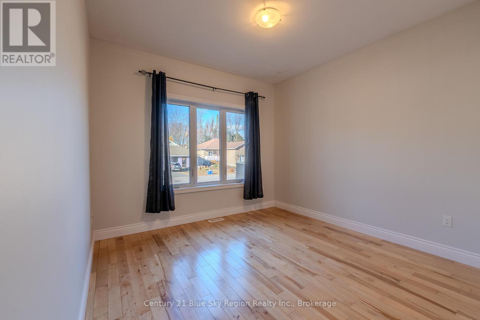 211 Thelma Avenue, North Bay (Ferris), Ontario  P1A 4M9 - Photo 24 - X12533550