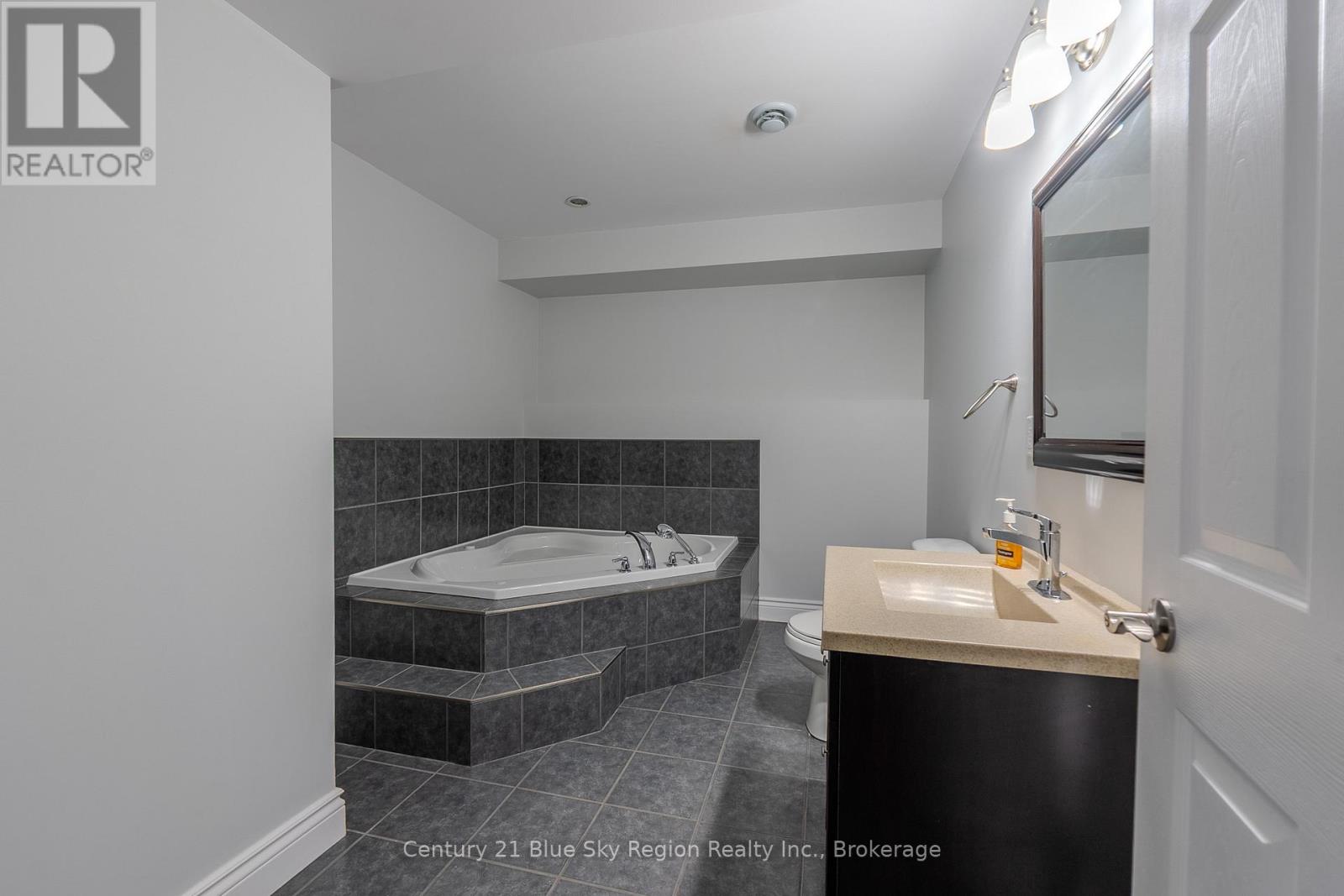 211 Thelma Avenue, North Bay (Ferris), Ontario  P1A 4M9 - Photo 35 - X12533550