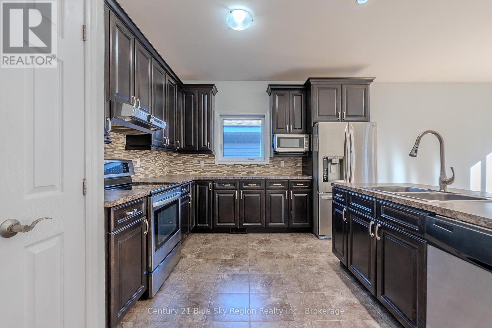 211 Thelma Avenue, North Bay (Ferris), Ontario  P1A 4M9 - Photo 8 - X12533550