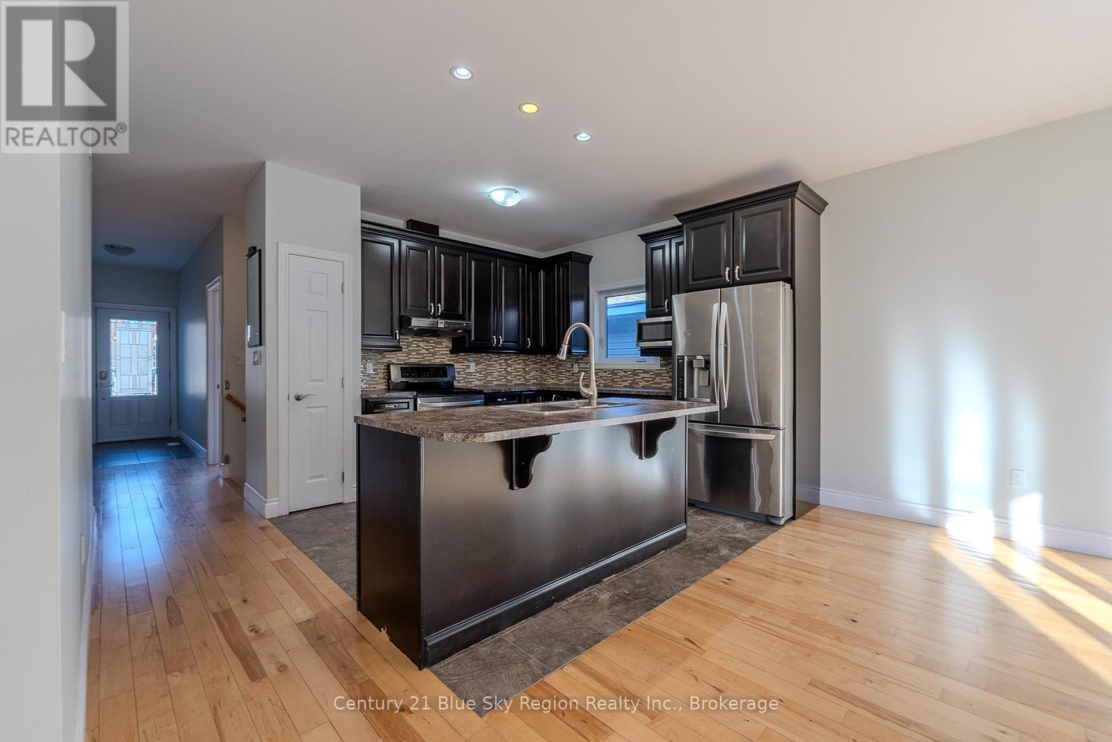 211 Thelma Avenue, North Bay (Ferris), Ontario  P1A 4M9 - Photo 9 - X12533550