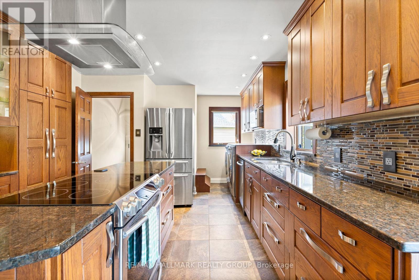 18 Kerry Crescent, Ottawa, Ontario  K2E 5V6 - Photo 12 - X12473157