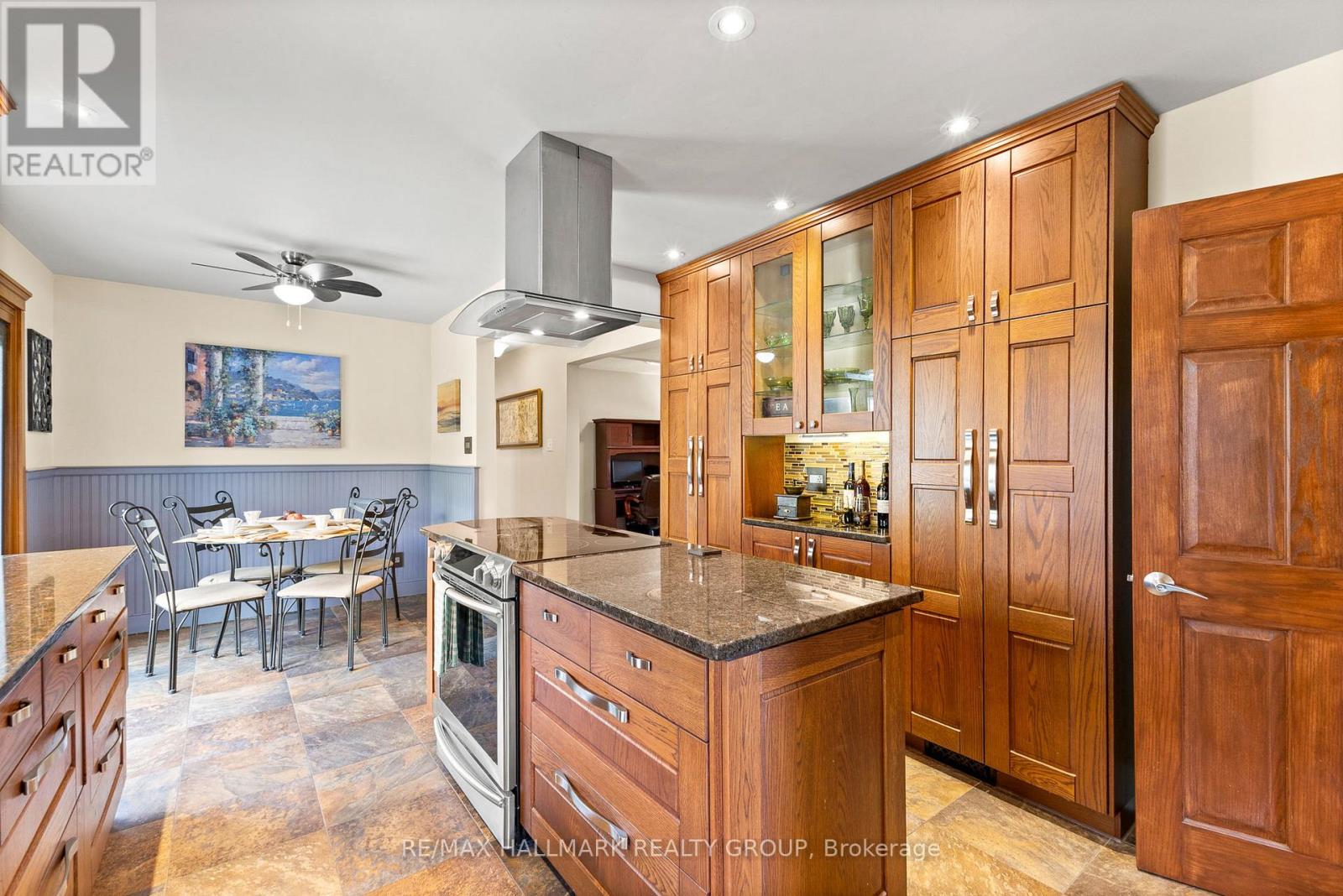 18 Kerry Crescent, Ottawa, Ontario  K2E 5V6 - Photo 15 - X12473157