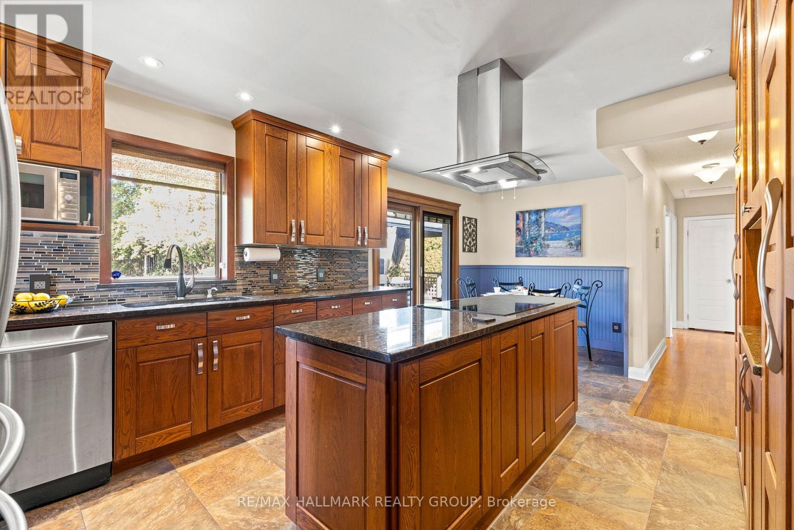 18 Kerry Crescent, Ottawa, Ontario  K2E 5V6 - Photo 14 - X12473157