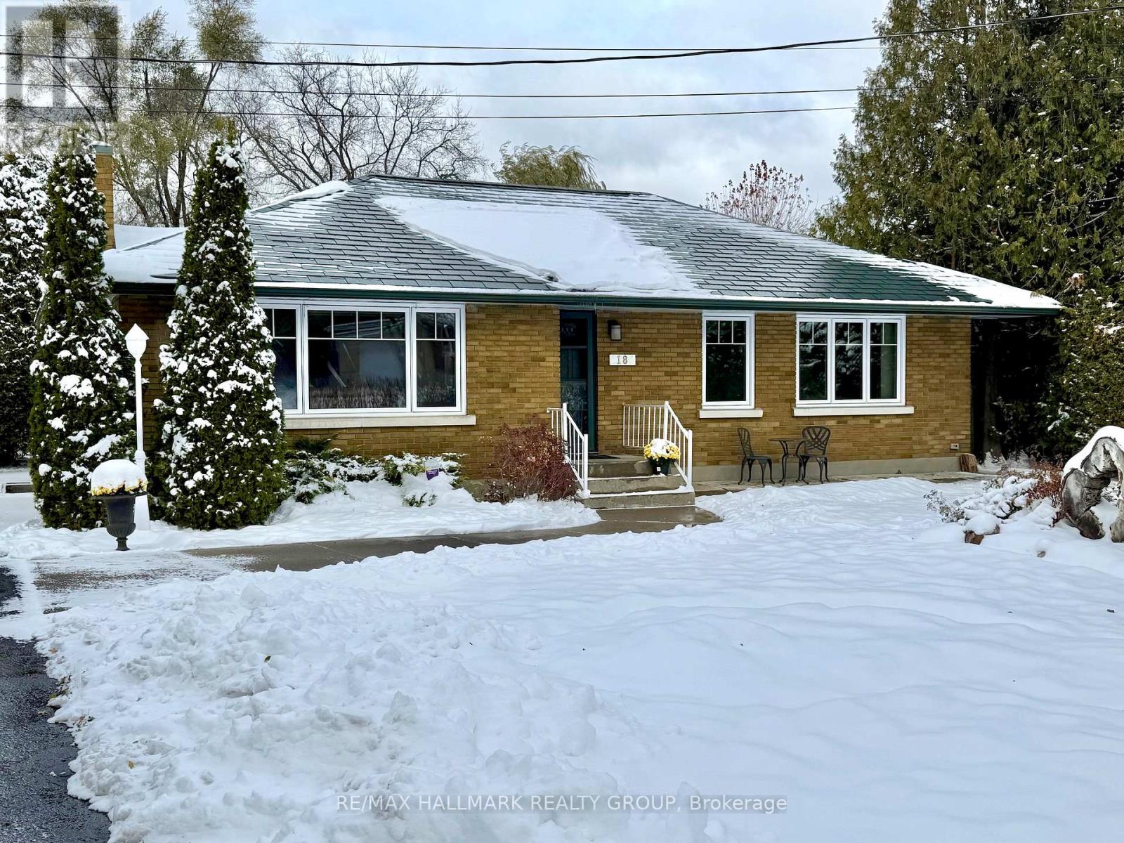 18 Kerry Crescent, Ottawa, Ontario  K2E 5V6 - Photo 2 - X12473157