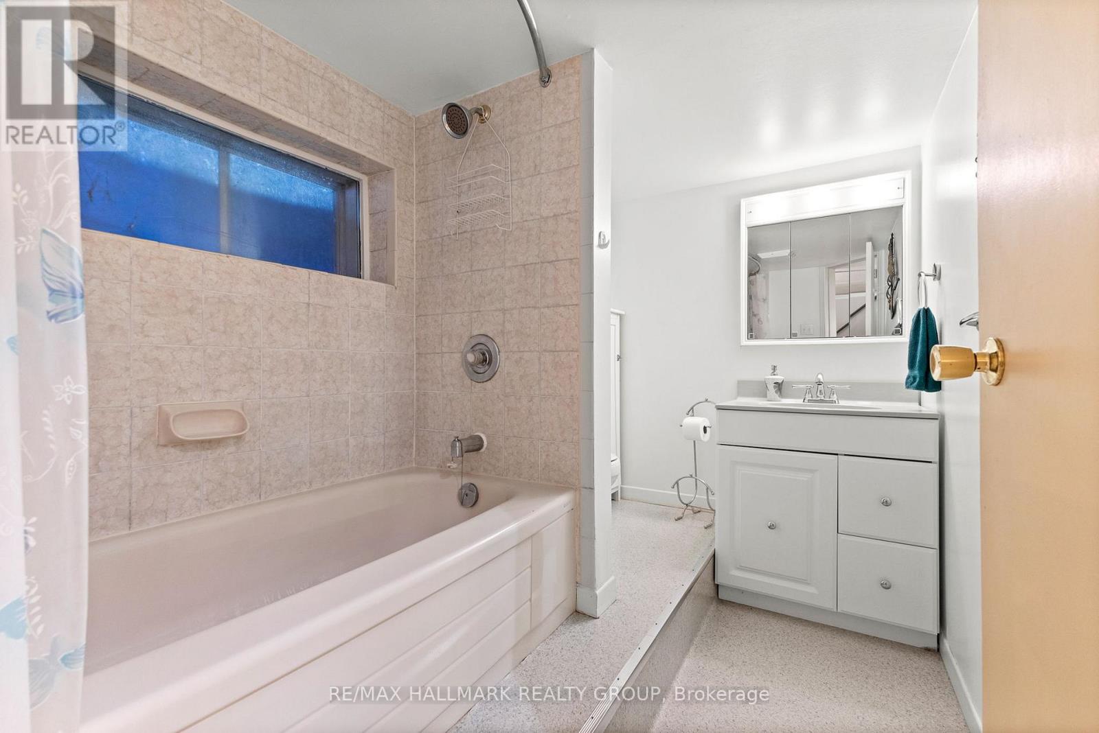 18 Kerry Crescent, Ottawa, Ontario  K2E 5V6 - Photo 25 - X12473157