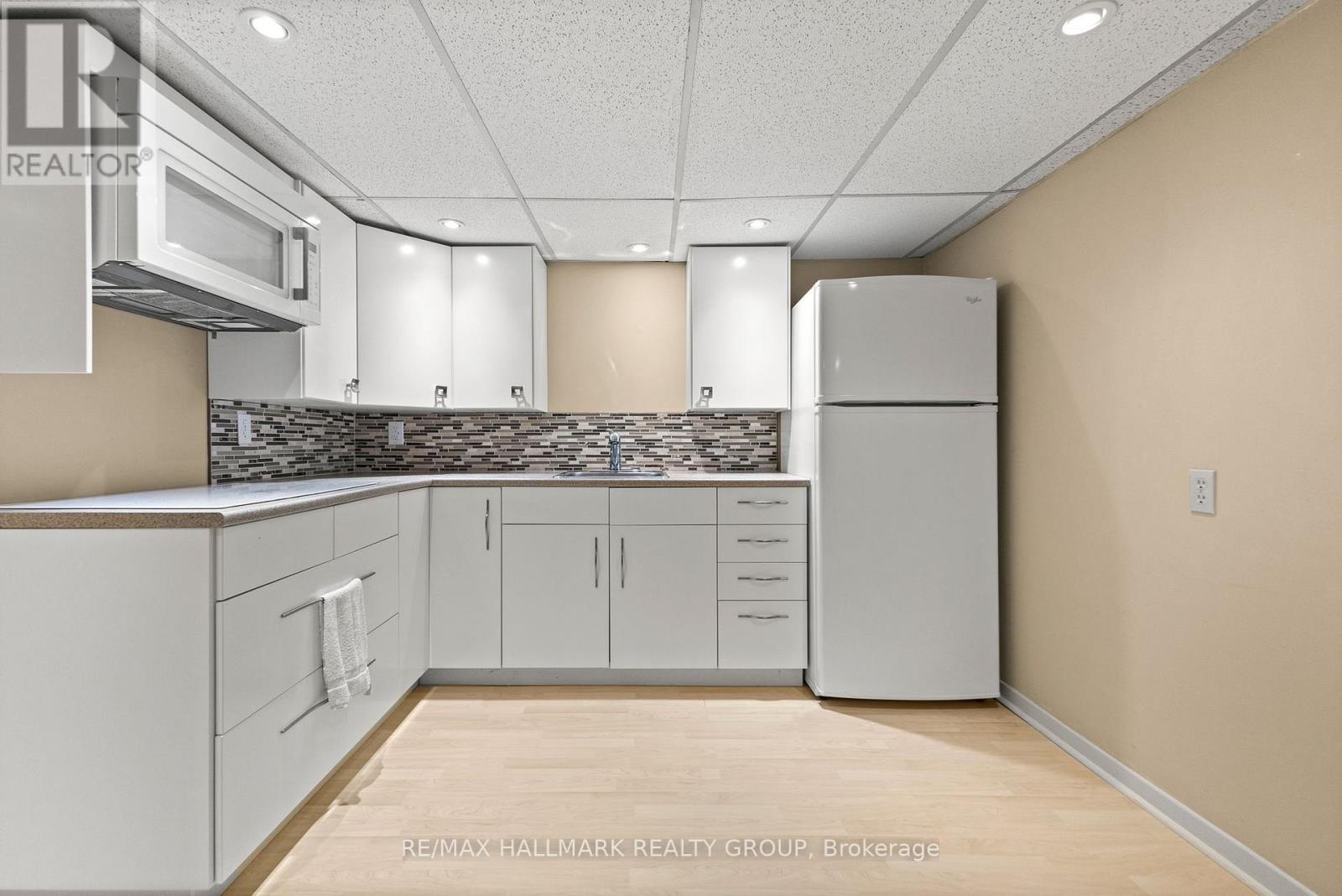 18 Kerry Crescent, Ottawa, Ontario  K2E 5V6 - Photo 29 - X12473157