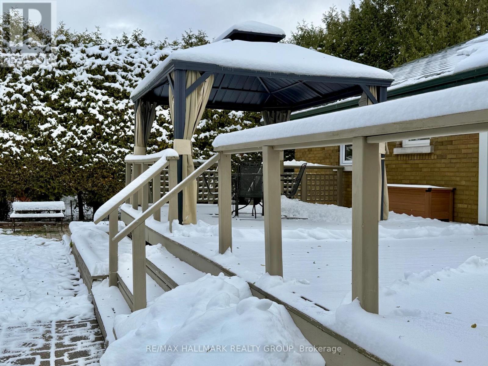 18 Kerry Crescent, Ottawa, Ontario  K2E 5V6 - Photo 35 - X12473157