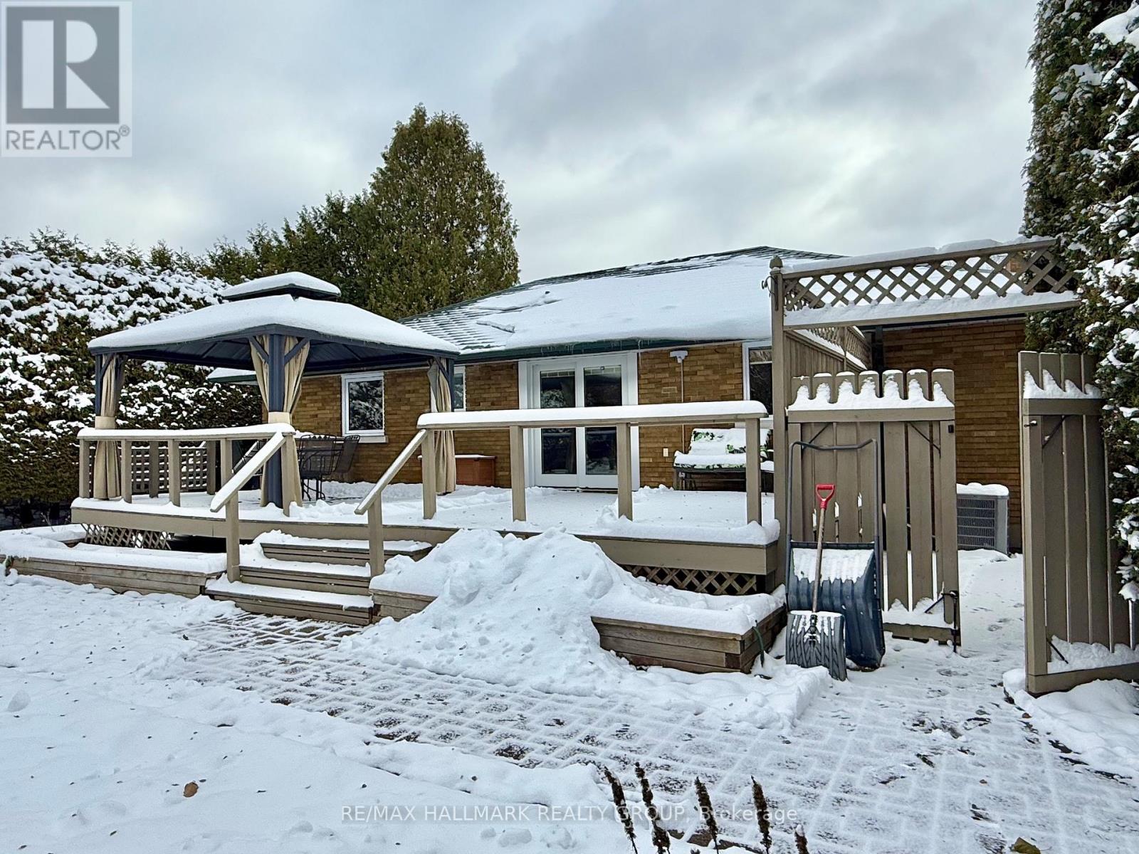 18 Kerry Crescent, Ottawa, Ontario  K2E 5V6 - Photo 34 - X12473157