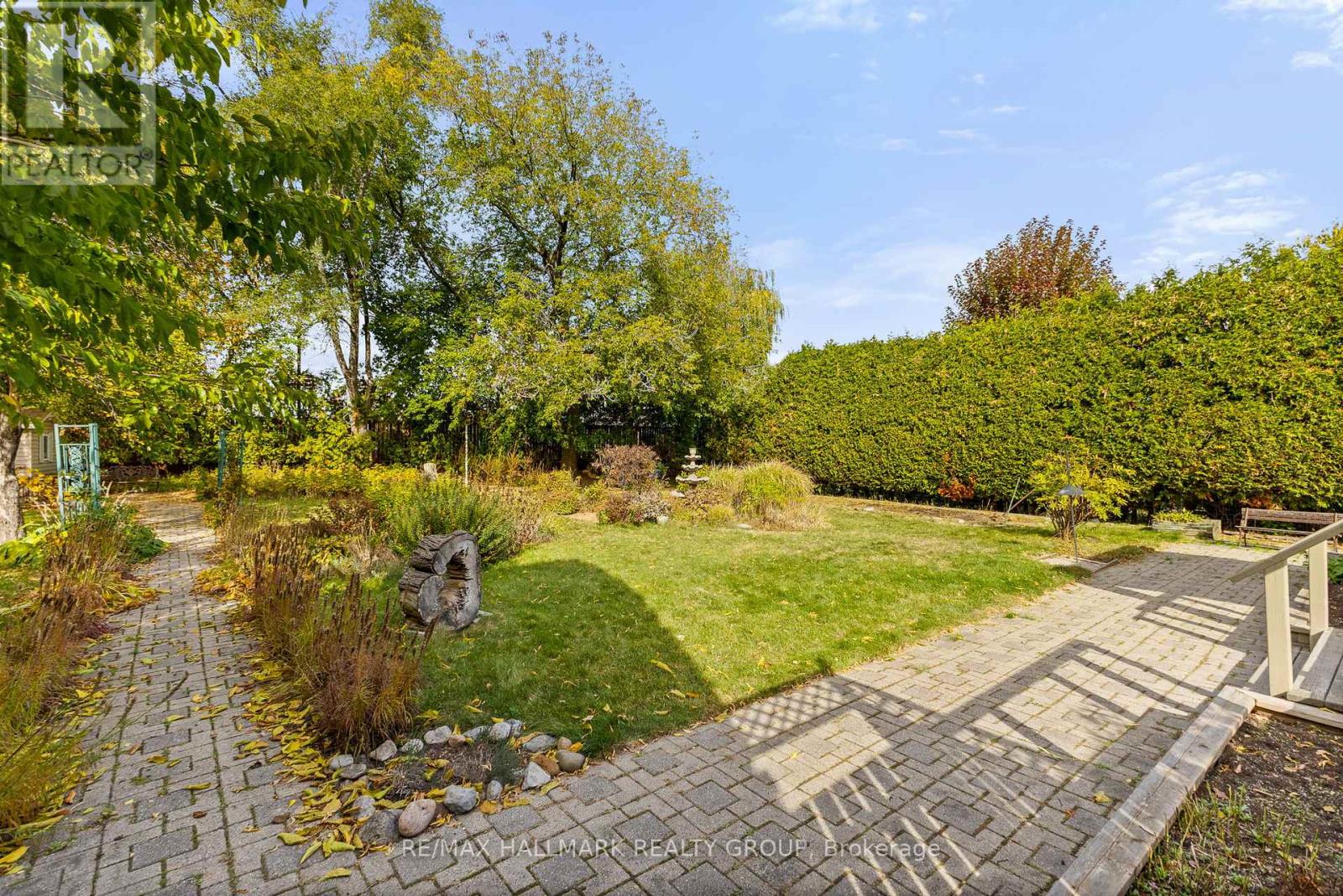 18 Kerry Crescent, Ottawa, Ontario  K2E 5V6 - Photo 42 - X12473157