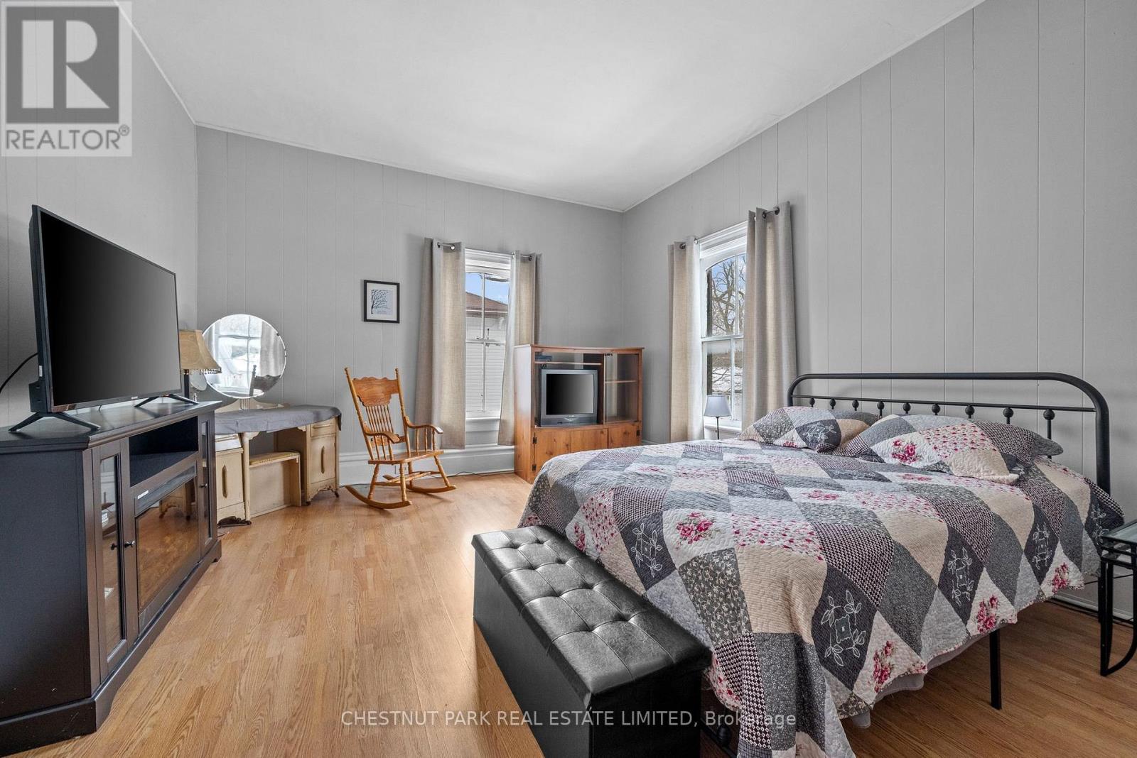 12 Maple Avenue, Prince Edward County (Picton), Ontario  K0K 2T0 - Photo 22 - X12533608