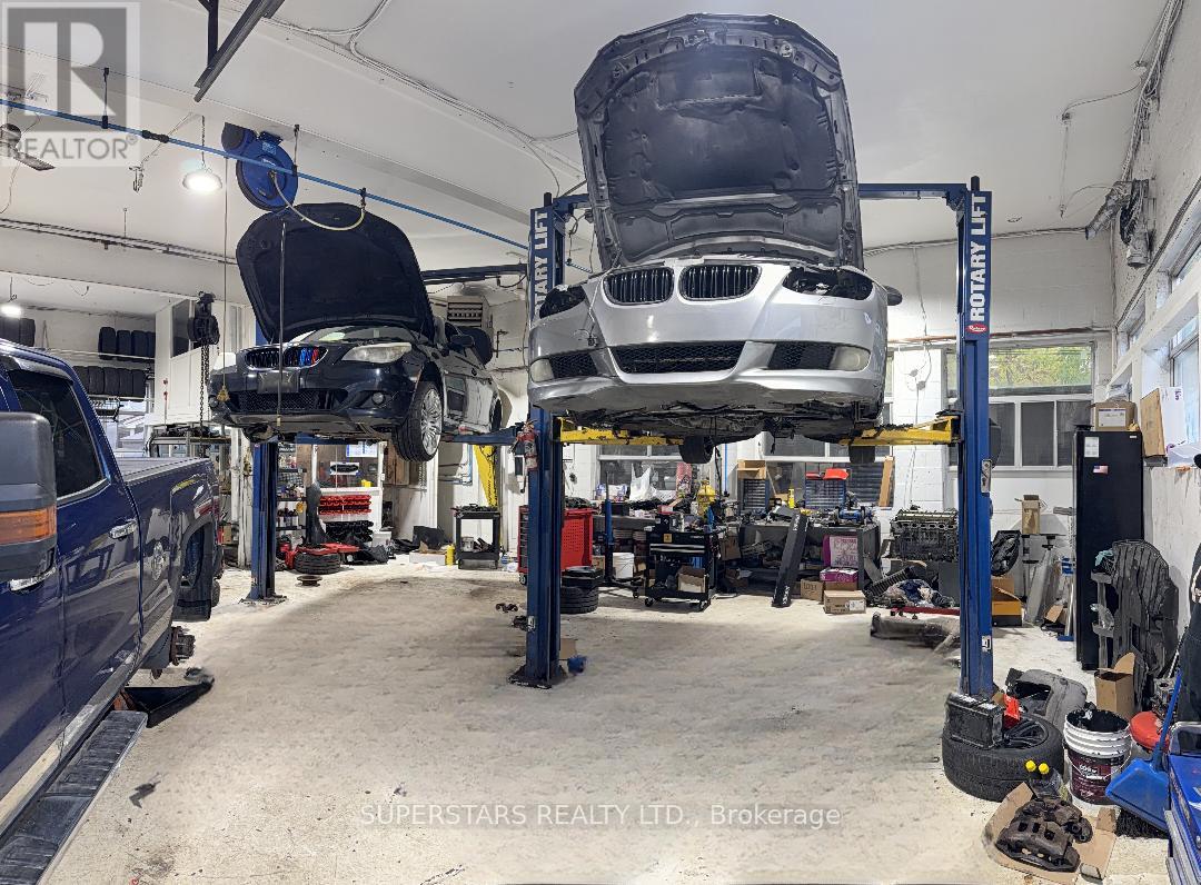 1138 Dufferin Street, Toronto, Ontario  M6H 4B6 - Photo 2 - W12533344