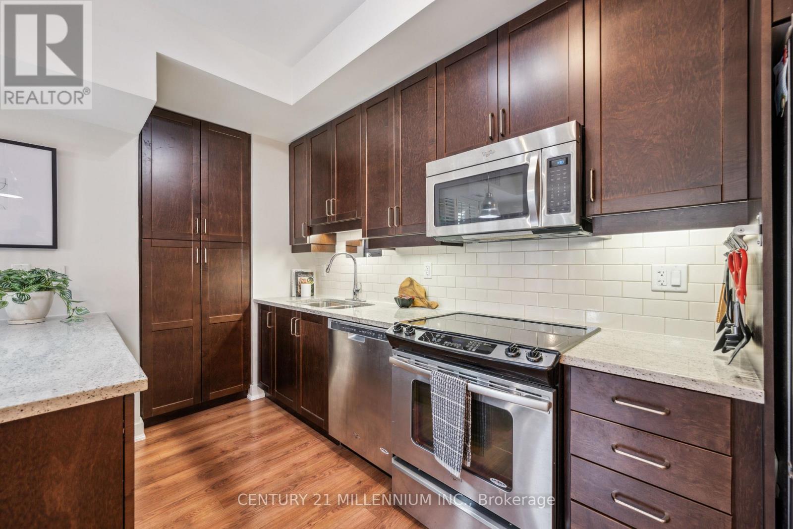 119 - 128 Garden Drive, Oakville, Ontario  L6K 0H7 - Photo 14 - W12533378