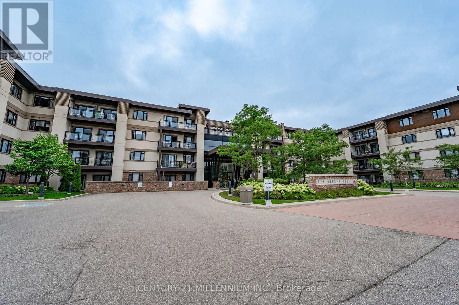 119 - 128 Garden Drive, Oakville, Ontario  L6K 0H7 - Photo 2 - W12533378