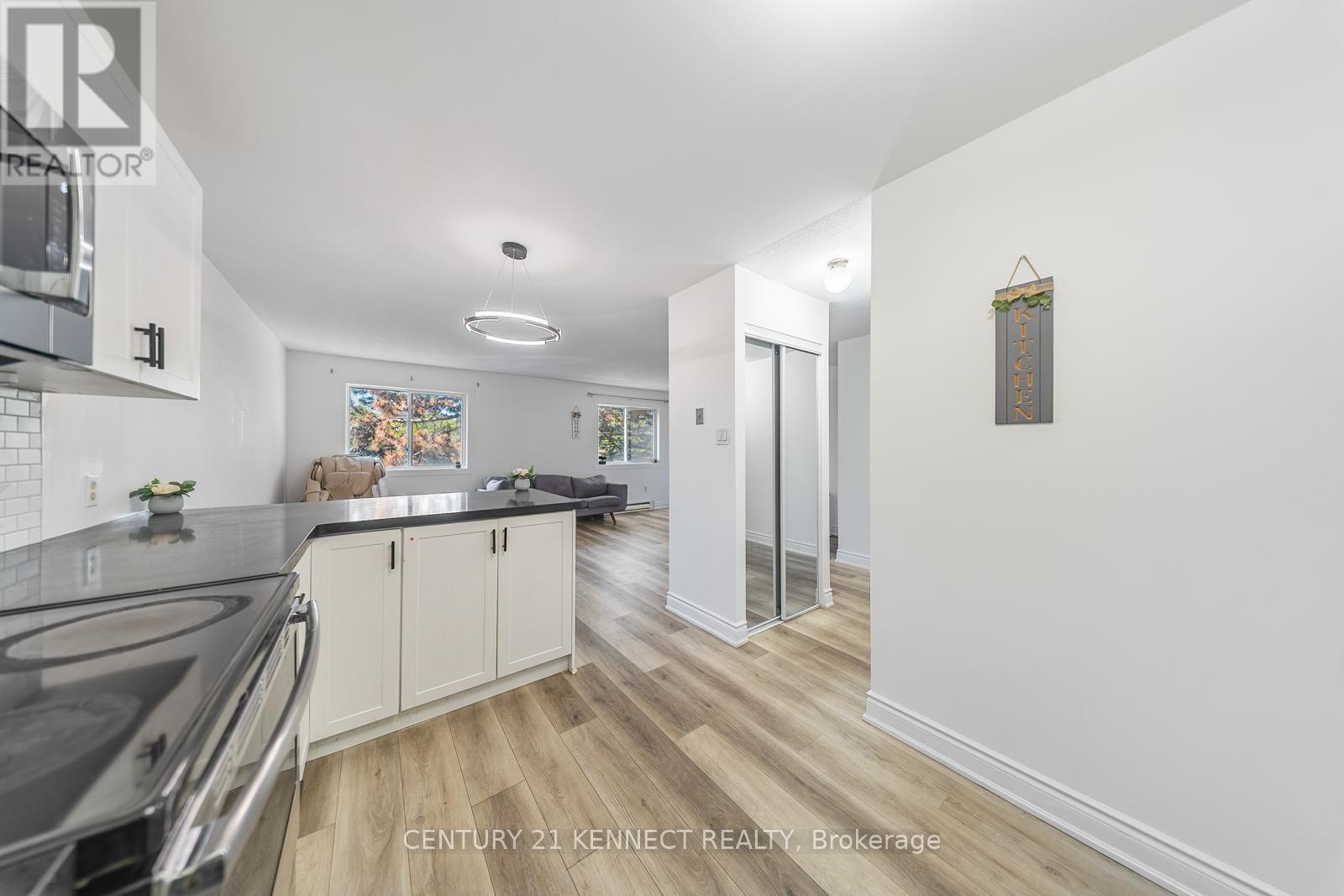 71 - 1030 Falgarwood Drive, Oakville, Ontario  L6H 2P5 - Photo 12 - W12533404