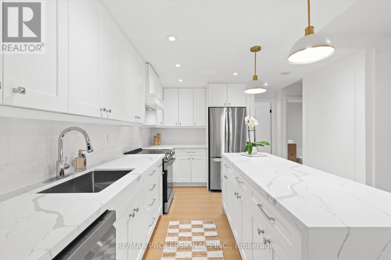 508 - 820 Burnhamthorpe Road, Toronto, Ontario  M9C 4W2 - Photo 6 - W12533414