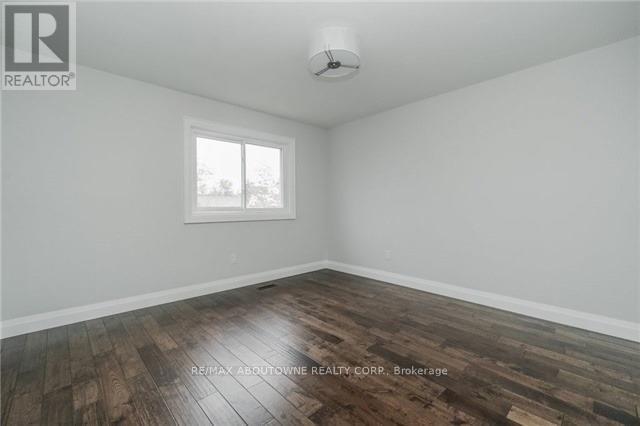 1534 Forestdale Court, Oakville, Ontario  L6H 3A1 - Photo 13 - W12533470