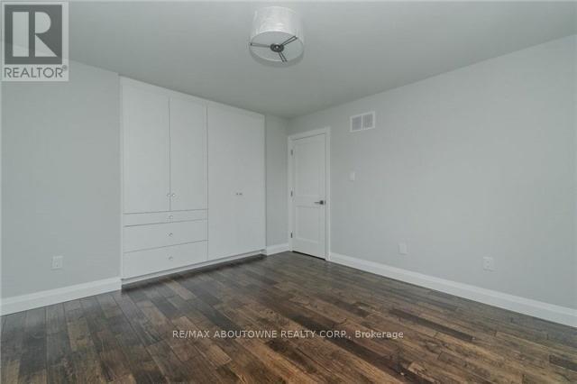 1534 Forestdale Court, Oakville, Ontario  L6H 3A1 - Photo 14 - W12533470