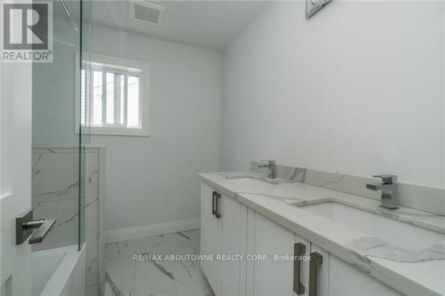 1534 Forestdale Court, Oakville, Ontario  L6H 3A1 - Photo 15 - W12533470