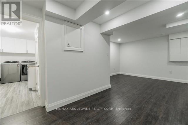 1534 Forestdale Court, Oakville, Ontario  L6H 3A1 - Photo 17 - W12533470