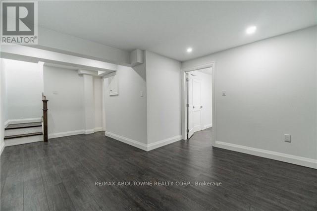 1534 Forestdale Court, Oakville, Ontario  L6H 3A1 - Photo 18 - W12533470