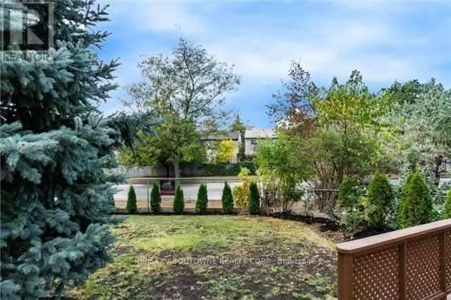 1534 Forestdale Court, Oakville, Ontario  L6H 3A1 - Photo 19 - W12533470