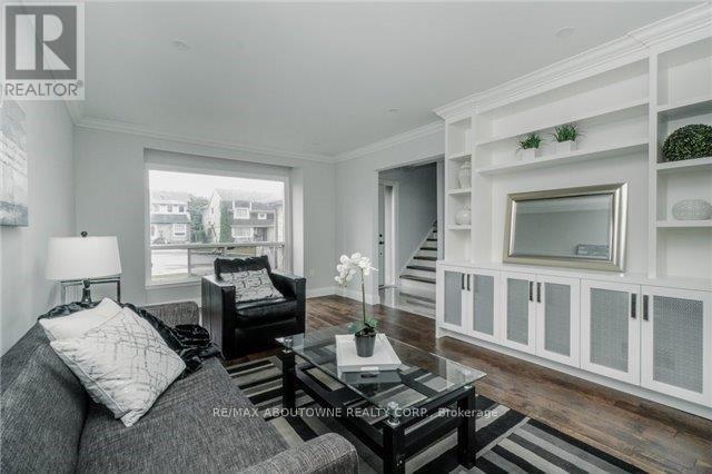 1534 Forestdale Court, Oakville, Ontario  L6H 3A1 - Photo 3 - W12533470