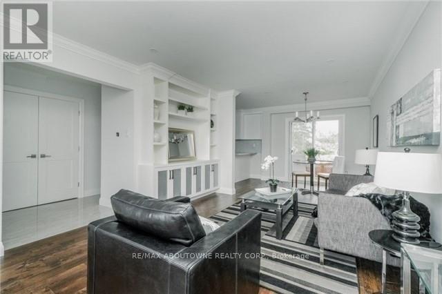 1534 Forestdale Court, Oakville, Ontario  L6H 3A1 - Photo 5 - W12533470