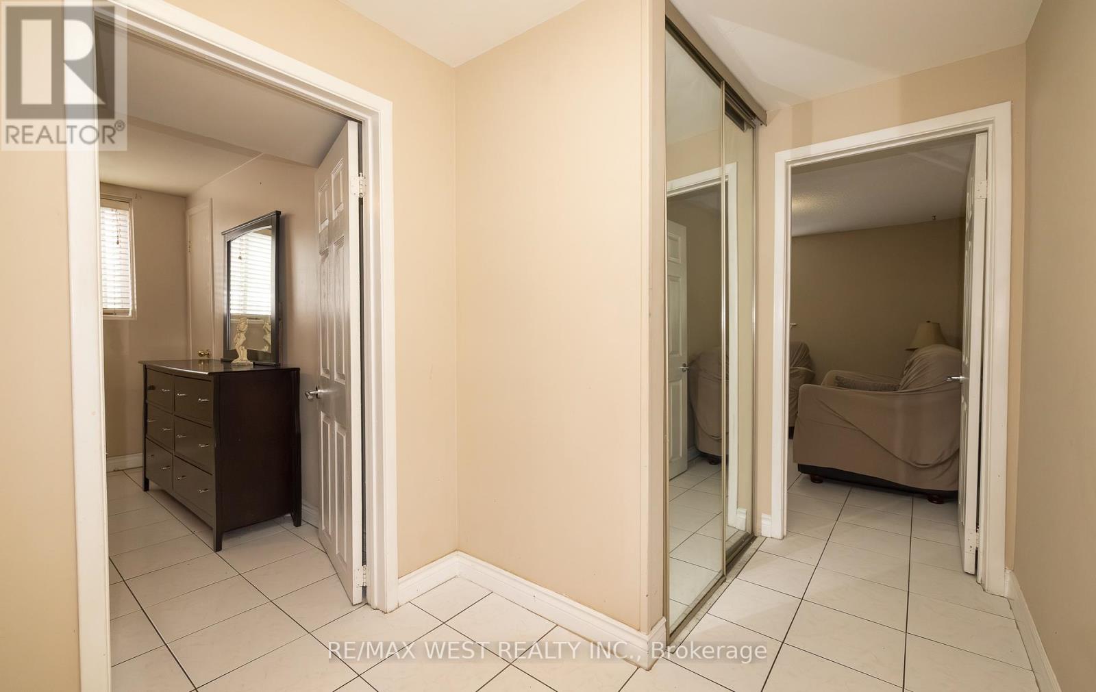 7812 Kittridge Drive, Mississauga (Malton), Ontario  L4T 3J6 - Photo 22 - W12533488