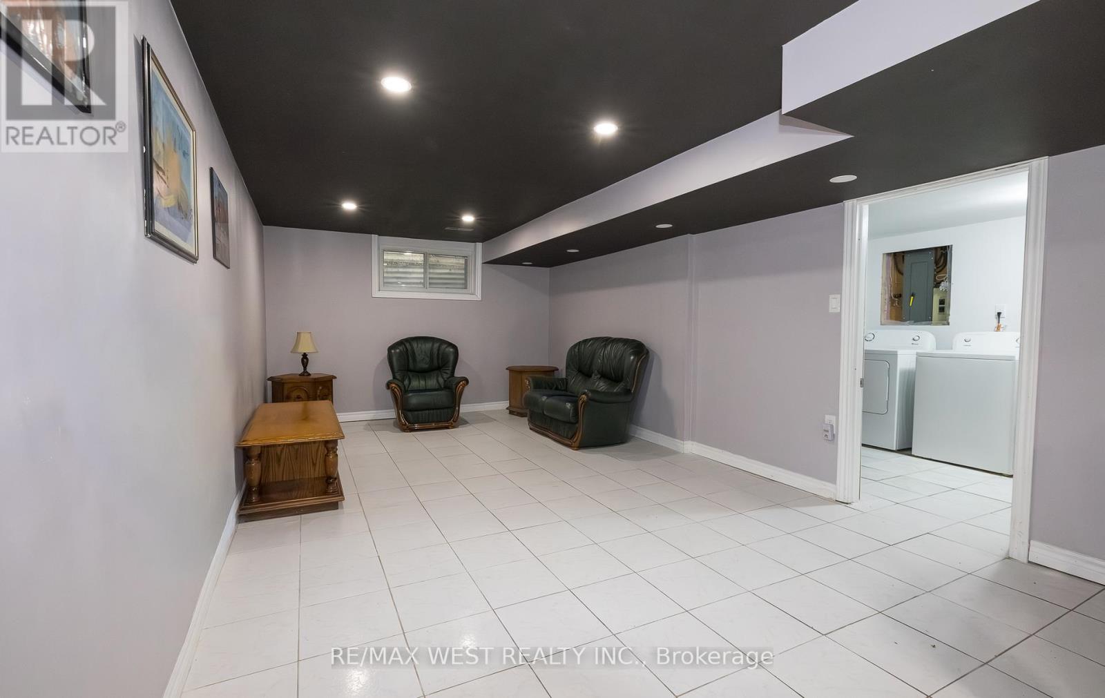 7812 Kittridge Drive, Mississauga (Malton), Ontario  L4T 3J6 - Photo 26 - W12533488